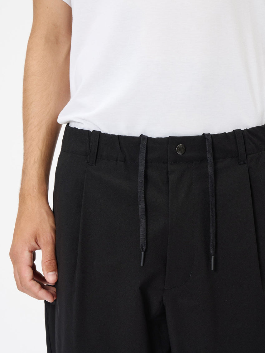 One Tuck Tapered Light Pants