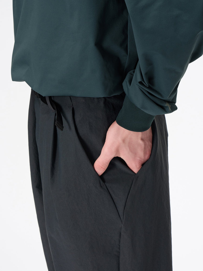 One Tuck Tapered Ankle Pants